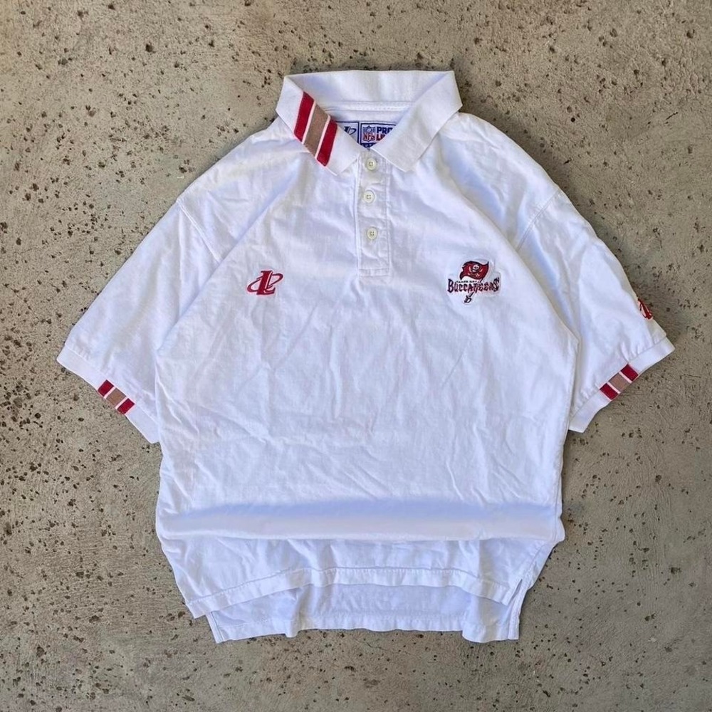 Vintage 90s Tampa Bay Buccaneers NFL Polo Logo Athletic Shirt Size M Bucs